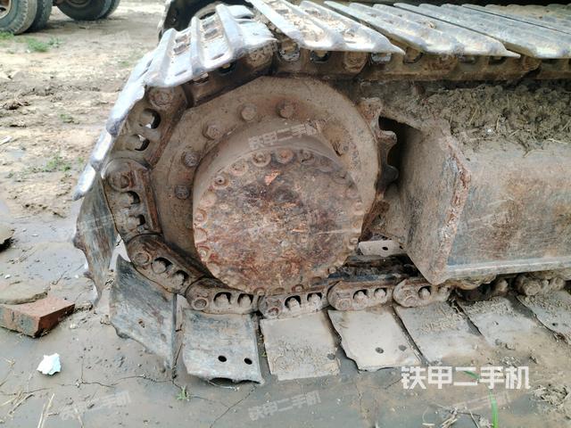 左驅(qū)動輪（行走機構(gòu)）