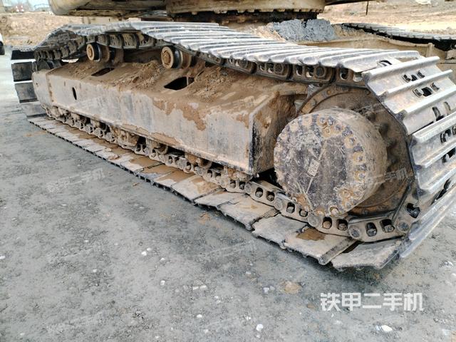 右側(cè)履帶整體(行走機(jī)構(gòu)) 右側(cè)履帶整體(行走機(jī)構(gòu))