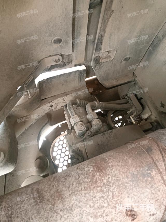 液壓泵艙室正面整體（整機(jī)外觀）