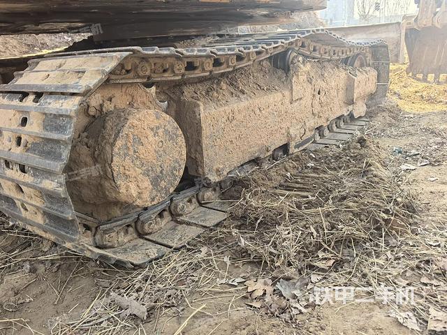 單側(cè)履帶整體(整機(jī)外觀) 單側(cè)履帶整體(整機(jī)外觀)