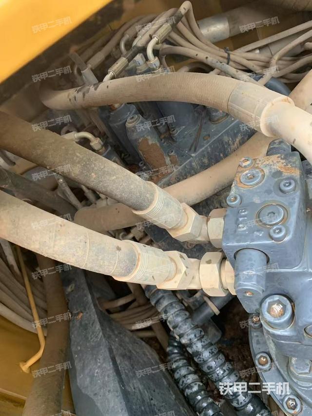 回轉(zhuǎn)馬達(dá)和主控閥（整機(jī)外觀）