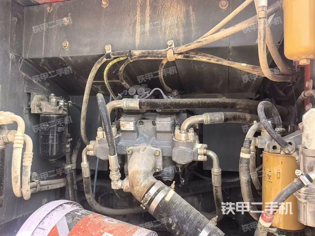 液壓泵艙室正面整體(整機外觀) 液壓泵艙室正面整體(整機外觀)