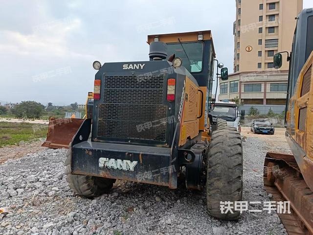 整機(jī)右后45°(設(shè)備外觀及核心部件) 整機(jī)右后45°(設(shè)備外觀及核心部件)