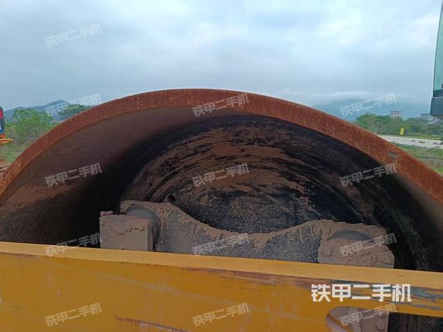 整機(jī)右側(cè)(設(shè)備外觀及核心部件) 整機(jī)右側(cè)(設(shè)備外觀及核心部件)