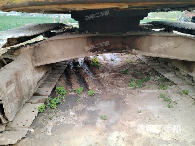 轉(zhuǎn)盤和下車架正前（工作和回轉(zhuǎn)裝置）