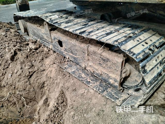 右側(cè)履帶整體?（行走機(jī)構(gòu)）