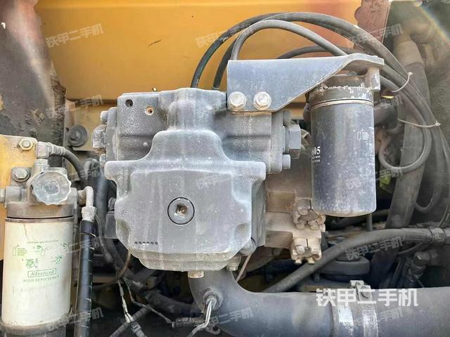 液壓泵艙室正面整體(整機外觀) 液壓泵艙室正面整體(整機外觀)