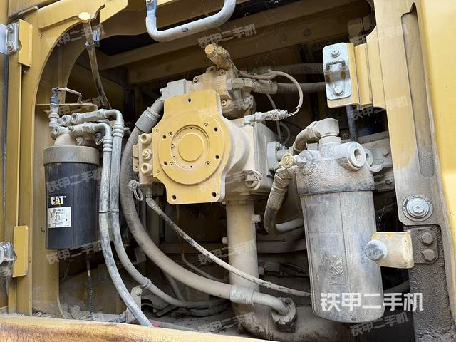 液壓泵艙室正面整體（整機(jī)外觀）