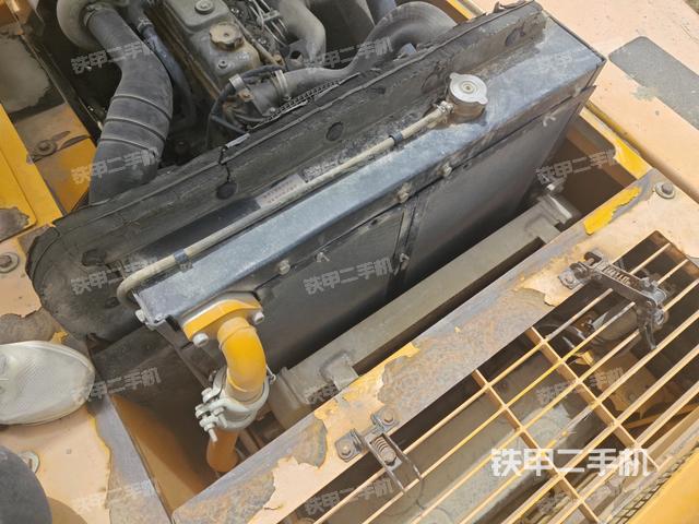 散熱器正面(大件艙室) 散熱器正面(大件艙室)