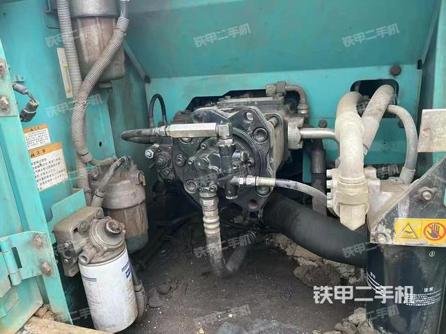 液壓泵艙室正面整體(整機(jī)外觀) 液壓泵艙室正面整體(整機(jī)外觀)