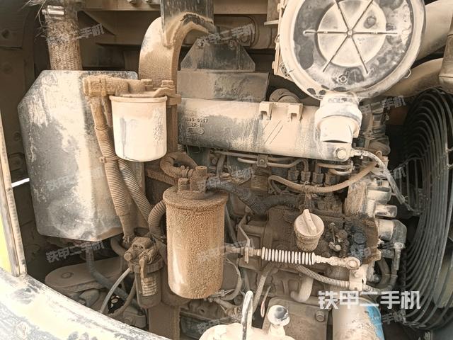 回轉(zhuǎn)馬達(dá)和主控閥（整機(jī)外觀）