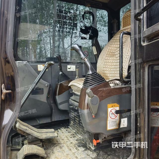 駕駛室頂部（整機(jī)外觀）