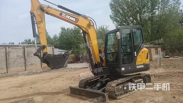 回转马达和主控阀（整机外观）