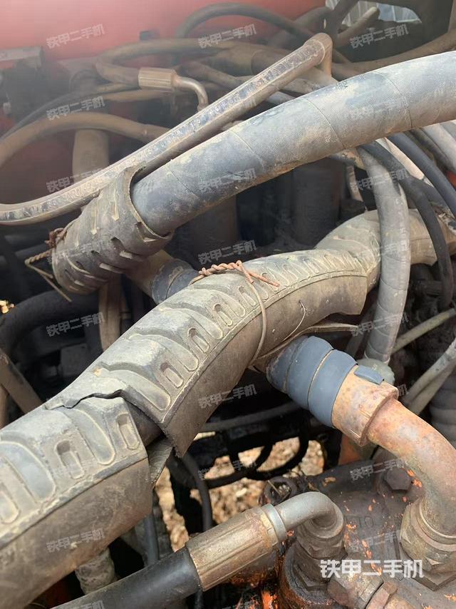 回轉(zhuǎn)馬達(dá)和主控閥（整機(jī)外觀）