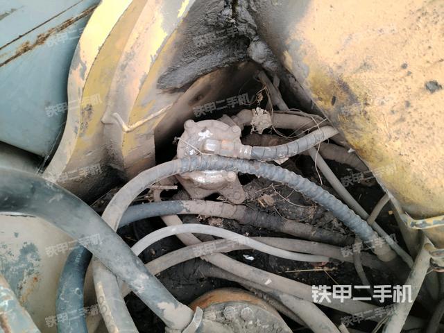 中央回轉(zhuǎn)接頭特寫（上車部件）