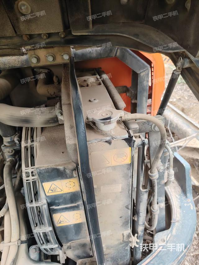 回转马达和主控阀（整机外观）