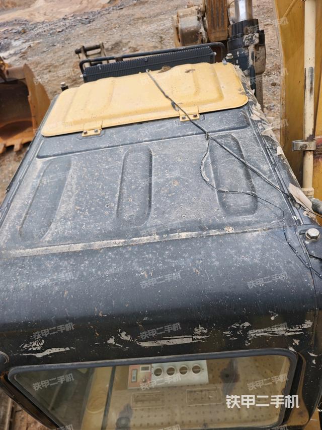 駕駛室頂部（整機外觀）