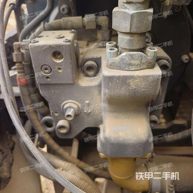 液壓泵艙室正面整體（整機(jī)外觀）