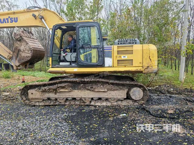 駕駛室整體(整機(jī)外觀) 駕駛室整體(整機(jī)外觀)