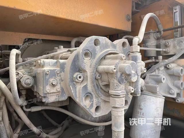 液壓泵艙室正面整體(整機(jī)外觀) 液壓泵艙室正面整體(整機(jī)外觀)