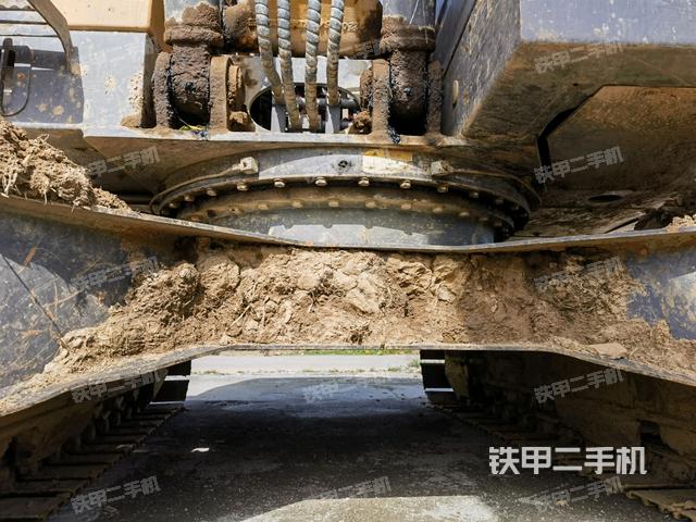 轉(zhuǎn)盤和下車架正前(工作和回轉(zhuǎn)裝置) 轉(zhuǎn)盤和下車架正前(工作和回轉(zhuǎn)裝置)