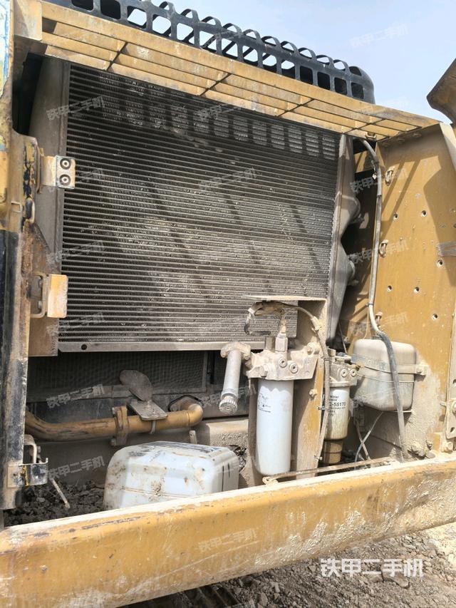 散熱器正面(大件艙室) 散熱器正面(大件艙室)