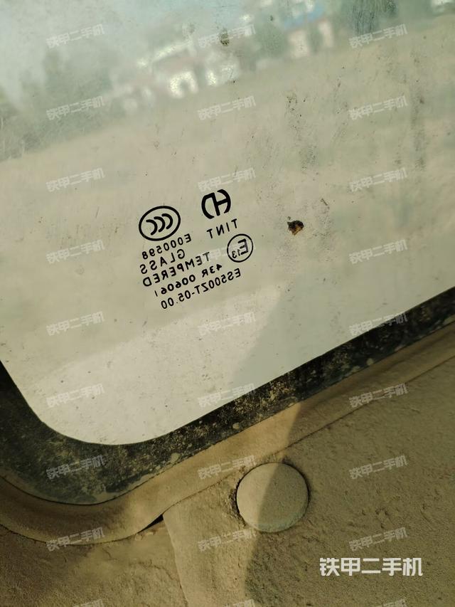 后窗玻璃角標（駕駛室部分）