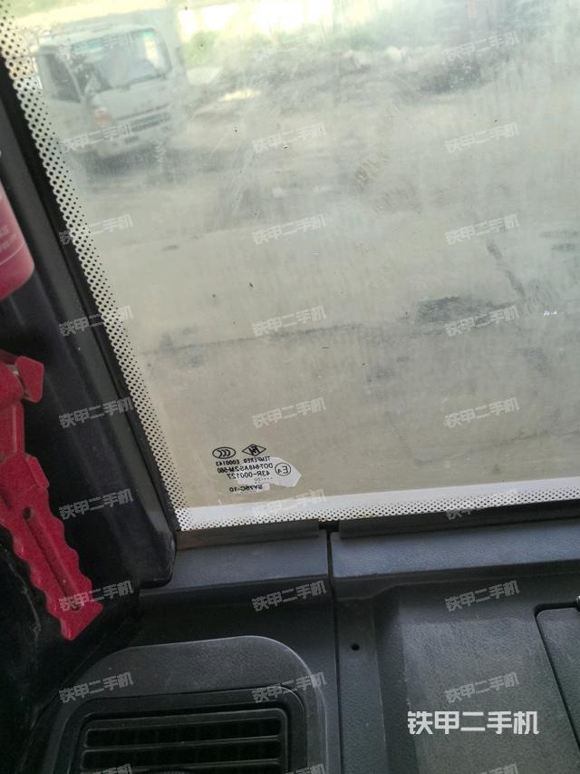 后窗玻璃角標(駕駛室部分) 后窗玻璃角標(駕駛室部分)