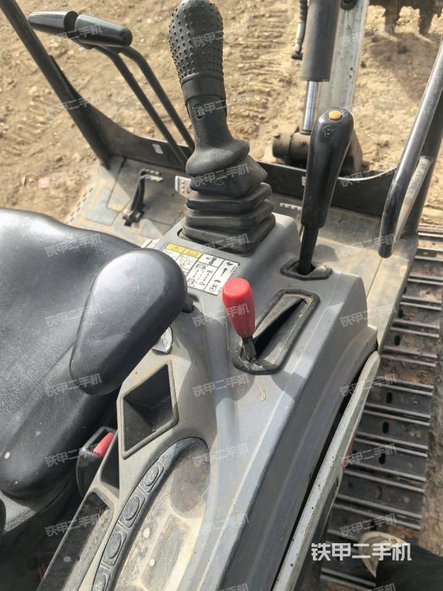 座椅右側(cè)控制臺/鑰匙門/油門/含右手柄（駕駛室部分）