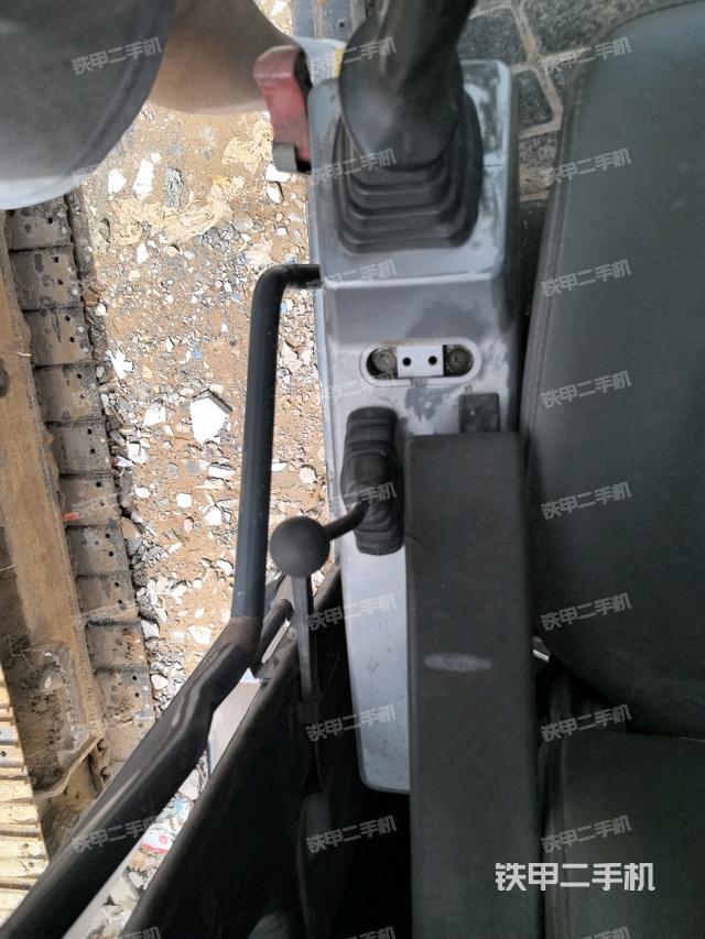 座椅左側(cè)控制臺/音響/含左手柄（駕駛室部分）