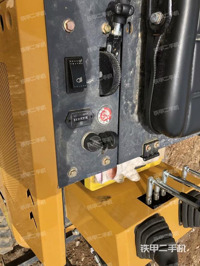 ?駕駛室正側(cè)(駕駛室部分) ?駕駛室正側(cè)(駕駛室部分)