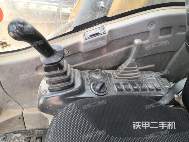 座椅左側控制臺/音響/含左手柄(駕駛室部分) 座椅左側控制臺/音響/含左手柄(駕駛室部分)