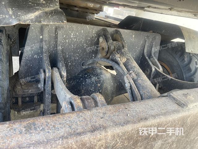 轉(zhuǎn)盤和下車架正前(工作和回轉(zhuǎn)裝置) 轉(zhuǎn)盤和下車架正前(工作和回轉(zhuǎn)裝置)