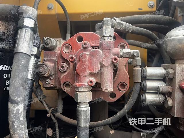 液壓泵斜45?左(大件艙室) 液壓泵斜45?左(大件艙室)
