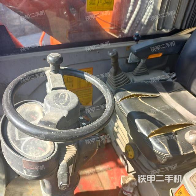 驾驶室顶部（整机外观）