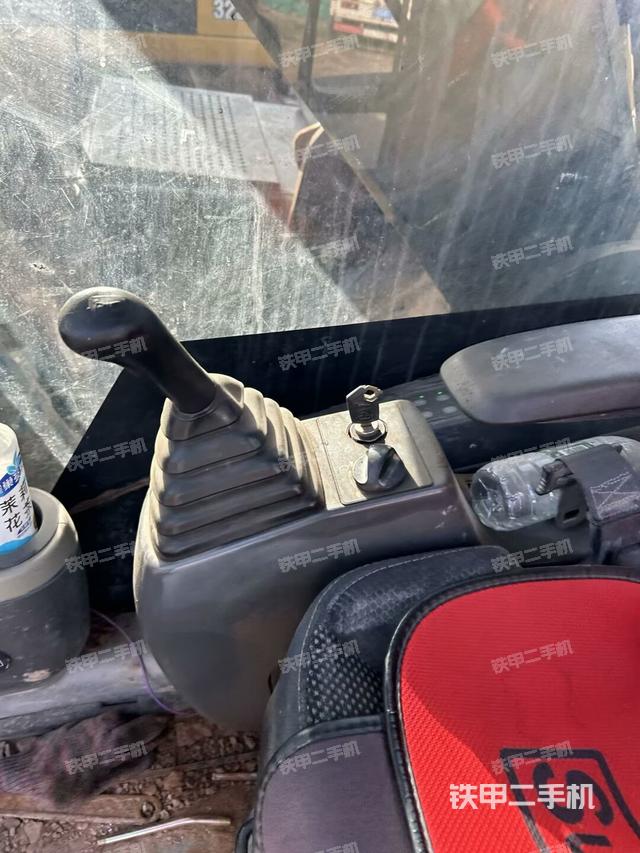 座椅左側(cè)控制臺(tái)/音響/含左手柄（駕駛室部分）