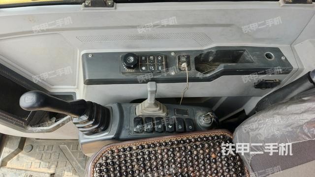 座椅右側(cè)控制臺/鑰匙門/油門/含右手柄（駕駛室部分）