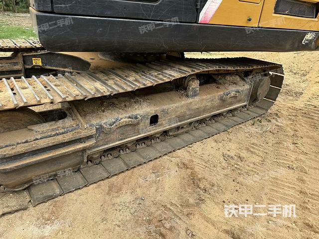 單側(cè)履帶整體(整機外觀) 單側(cè)履帶整體(整機外觀)