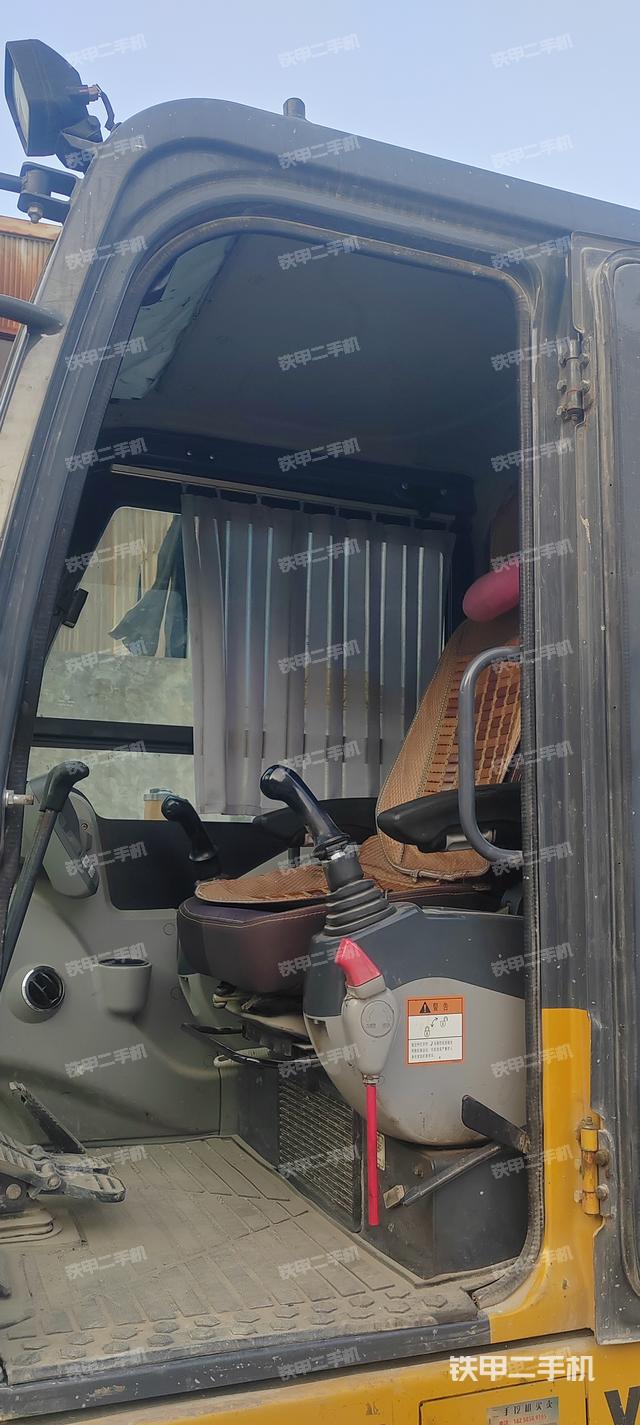 驾驶室整体（整机外观）