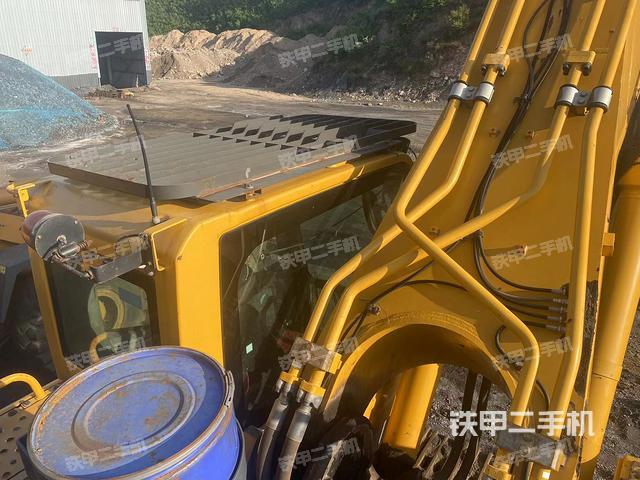 駕駛室頂部(整機(jī)外觀) 駕駛室頂部(整機(jī)外觀)