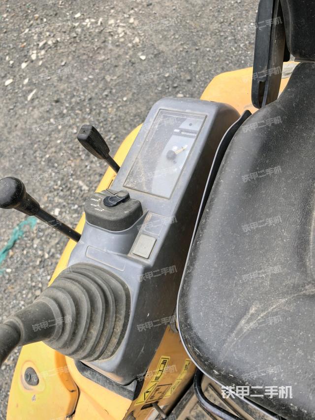 座椅右側(cè)控制臺/鑰匙門/油門/含右手柄（駕駛室部分）