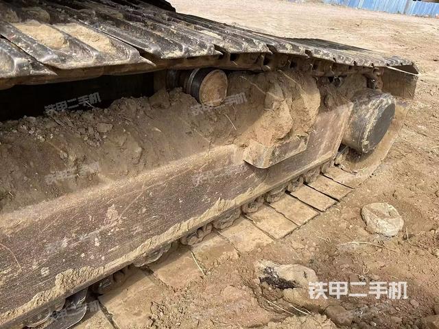 單側(cè)履帶整體(整機(jī)外觀) 單側(cè)履帶整體(整機(jī)外觀)