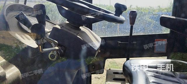 駕駛室工作臺(tái)（整機(jī)外觀及大件）