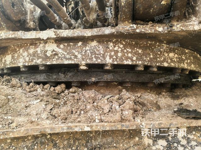 轉(zhuǎn)盤和下車架正前（工作和回轉(zhuǎn)裝置）