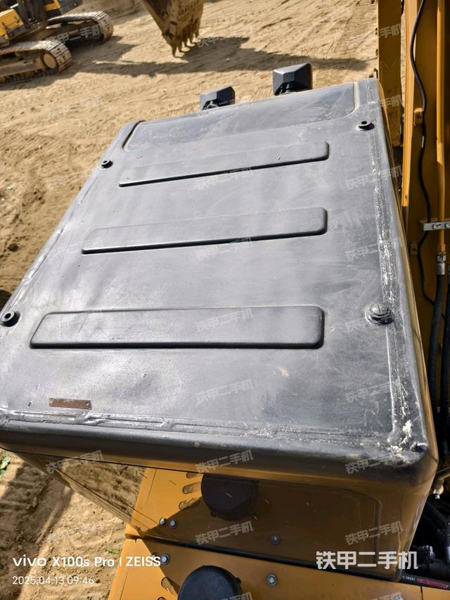 駕駛室頂部(整機外觀) 駕駛室頂部(整機外觀)