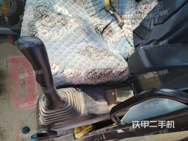 座椅左側(cè)控制臺/音響/含左手柄（駕駛室部分）