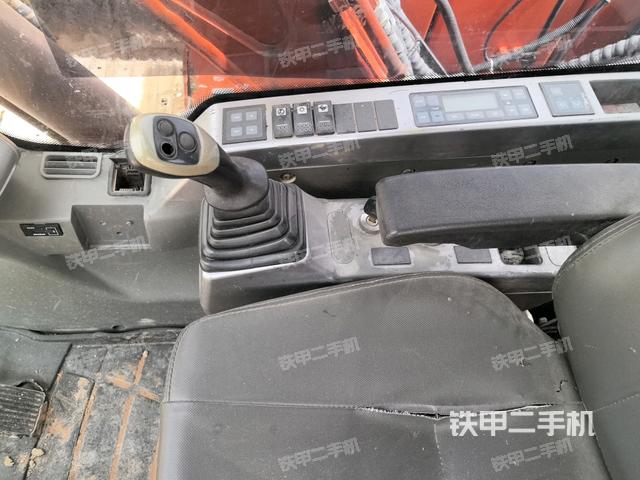 座椅右側(cè)控制臺/鑰匙門/油門/含右手柄（駕駛室部分）