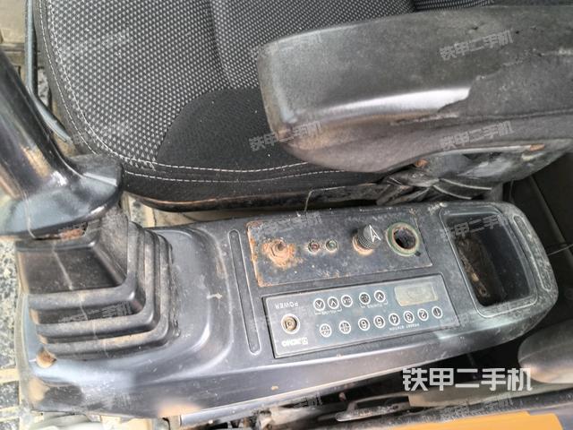 后窗玻璃角標(駕駛室部分) 后窗玻璃角標(駕駛室部分)