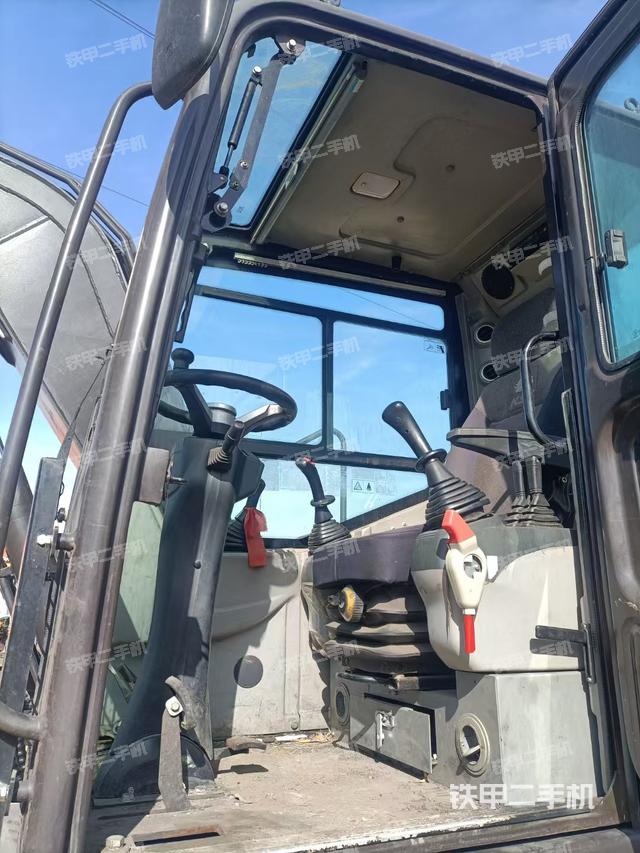 驾驶室整体（整机外观）