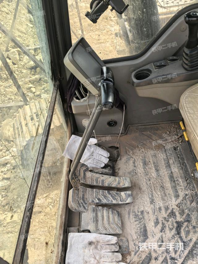 座椅左側(cè)控制臺/音響/含左手柄（駕駛室部分）